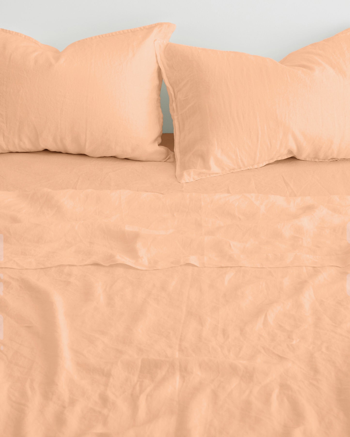 ENSEMBLE DE DRAPS EN LIN AVEC TAIES D'OREILLER - PÊCHE