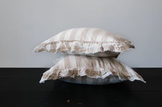 PAIRE DE TAIES D'OREILLER EN LIN EUROPÉEN À VOLANTS - LARGES RAYURES NATURELLES