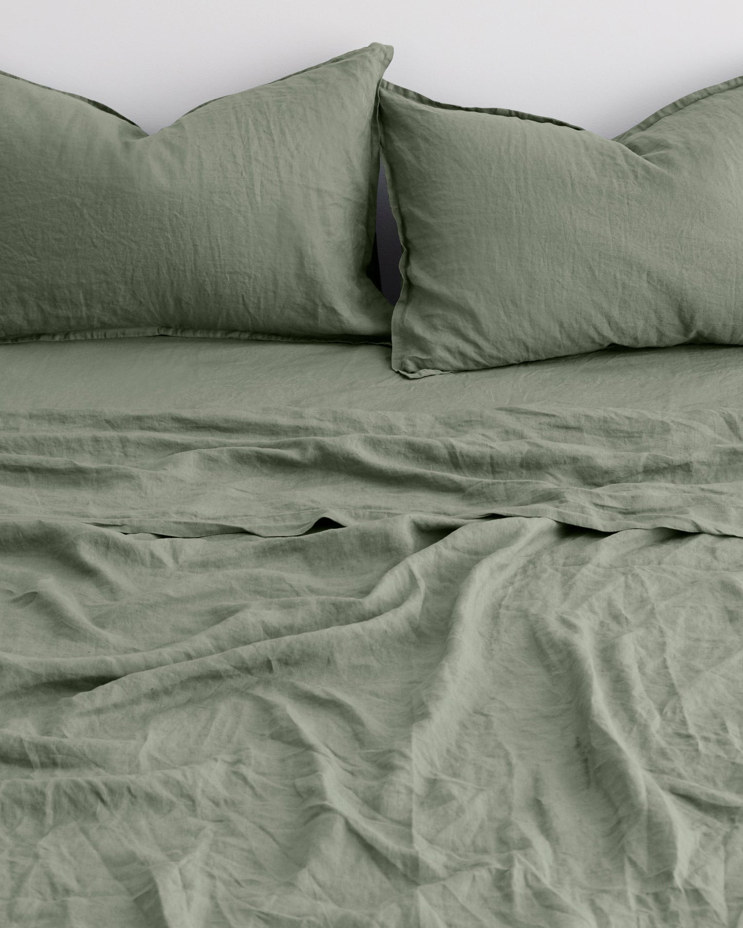 ENSEMBLE DE DRAPS EN LIN AVEC TAIES D'OREILLER - SAUGE