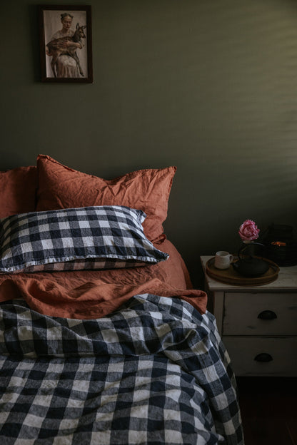 ENSEMBLE DE DRAPS EN LIN AVEC TAIES D'OREILLER - À CARREAUX BUFFALO INDIGO 