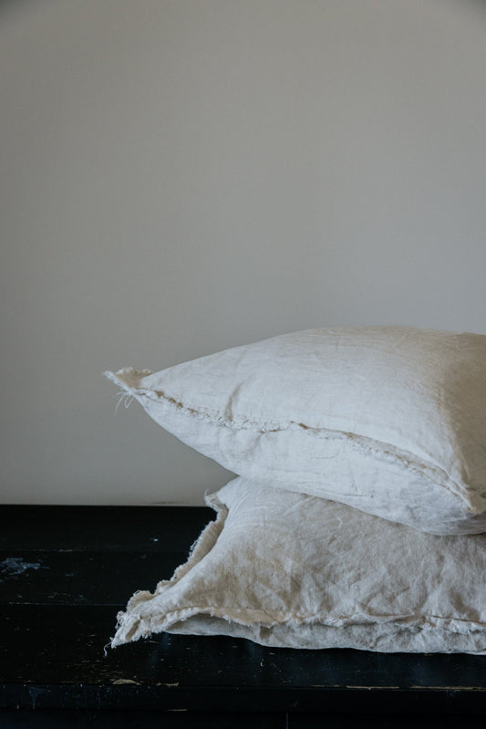 PAIRE DE TAIES D'OREILLER EN LIN EUROPÉEN EFFILOCHÉ À LA MAIN - TISSAGE NATUREL