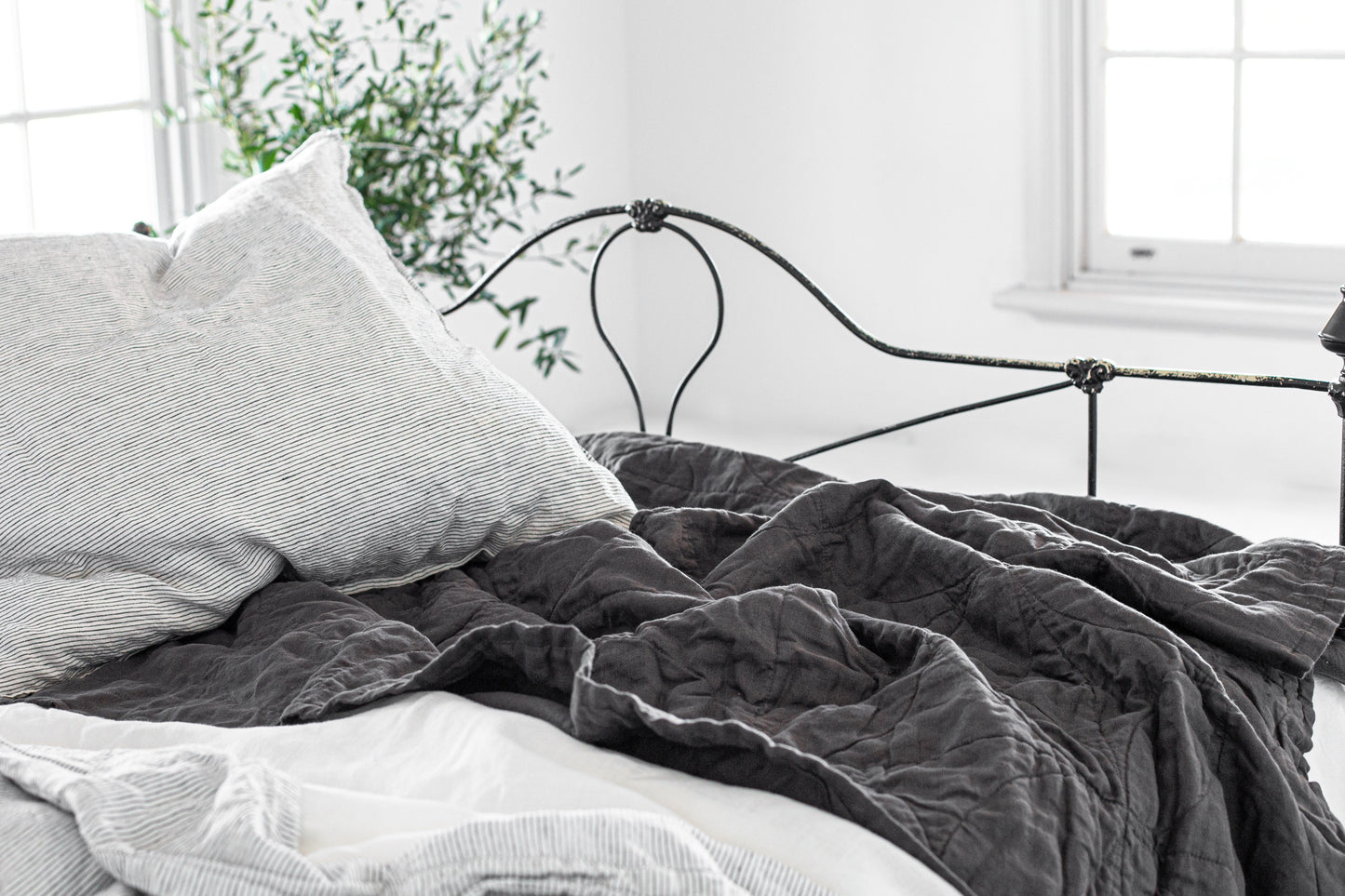 COUVERTURE EN LIN À PIQUET CIRCULAIRE - GRIS ANGLAIS FONCÉ