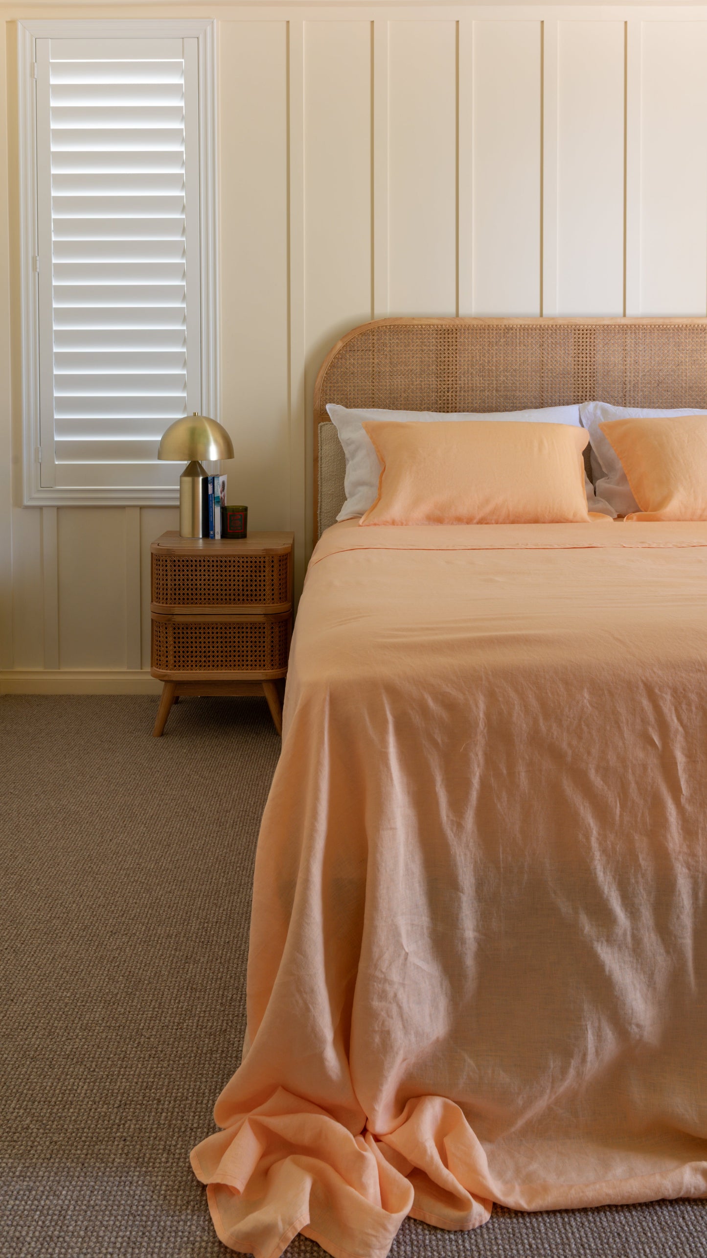 ENSEMBLE DE DRAPS EN LIN AVEC TAIES D'OREILLER - PÊCHE