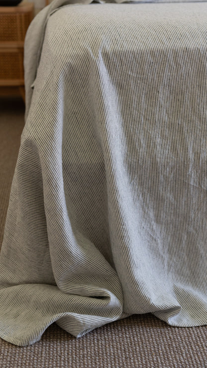 ENSEMBLE DE DRAPS EN LIN AVEC TAIES D'OREILLER - RAYURES À L'ENCRE 