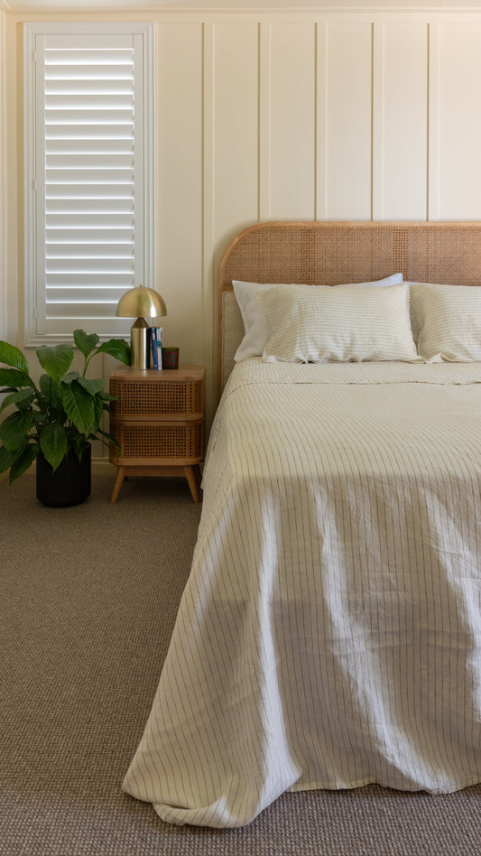 ENSEMBLE DE DRAPS EN LIN AVEC TAIES D'OREILLER - RAYURES FINES OLIVE 