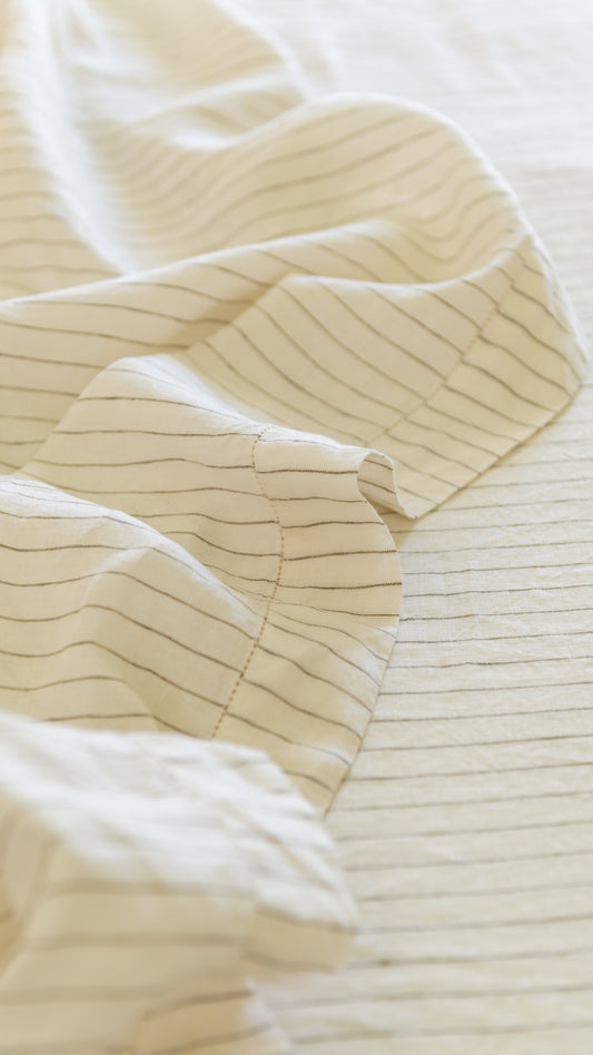 DRAP PLAT EN LIN EUROPÉEN - RAYURES FINES OLIVE 