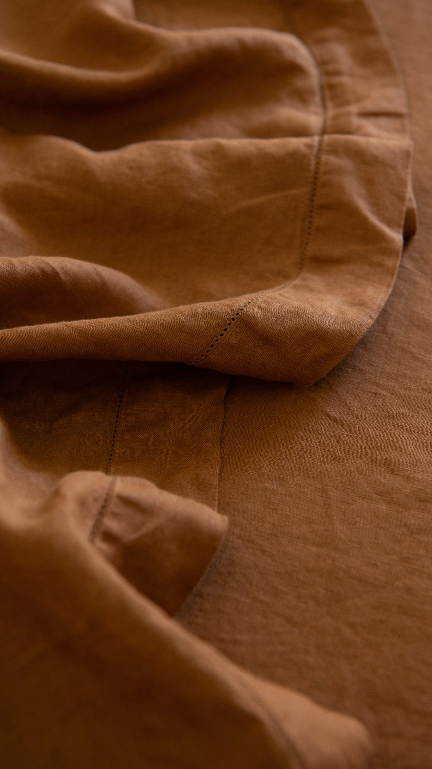 ENSEMBLE DE DRAPS EN LIN AVEC TAIES D'OREILLER - TERRE CUITE