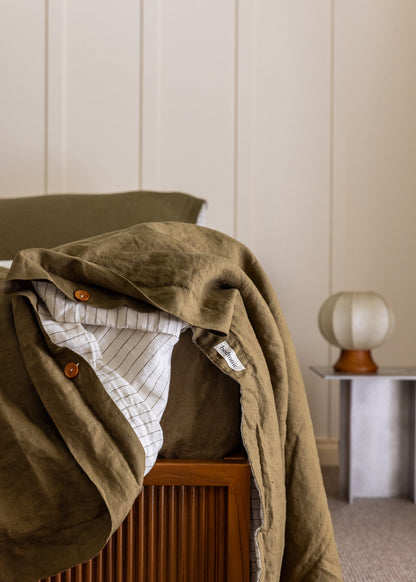 ENSEMBLE HOUSSE DE COUETTE - OLIVE + OLIVE À RAYURES RÉVERSIBLES