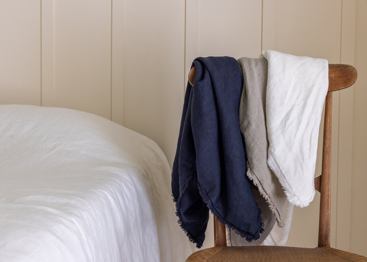 PAIRE DE TAIES D'OREILLER EURO ÉPAISES, EFFILOCHÉES À LA MAIN - 345 G/M² 