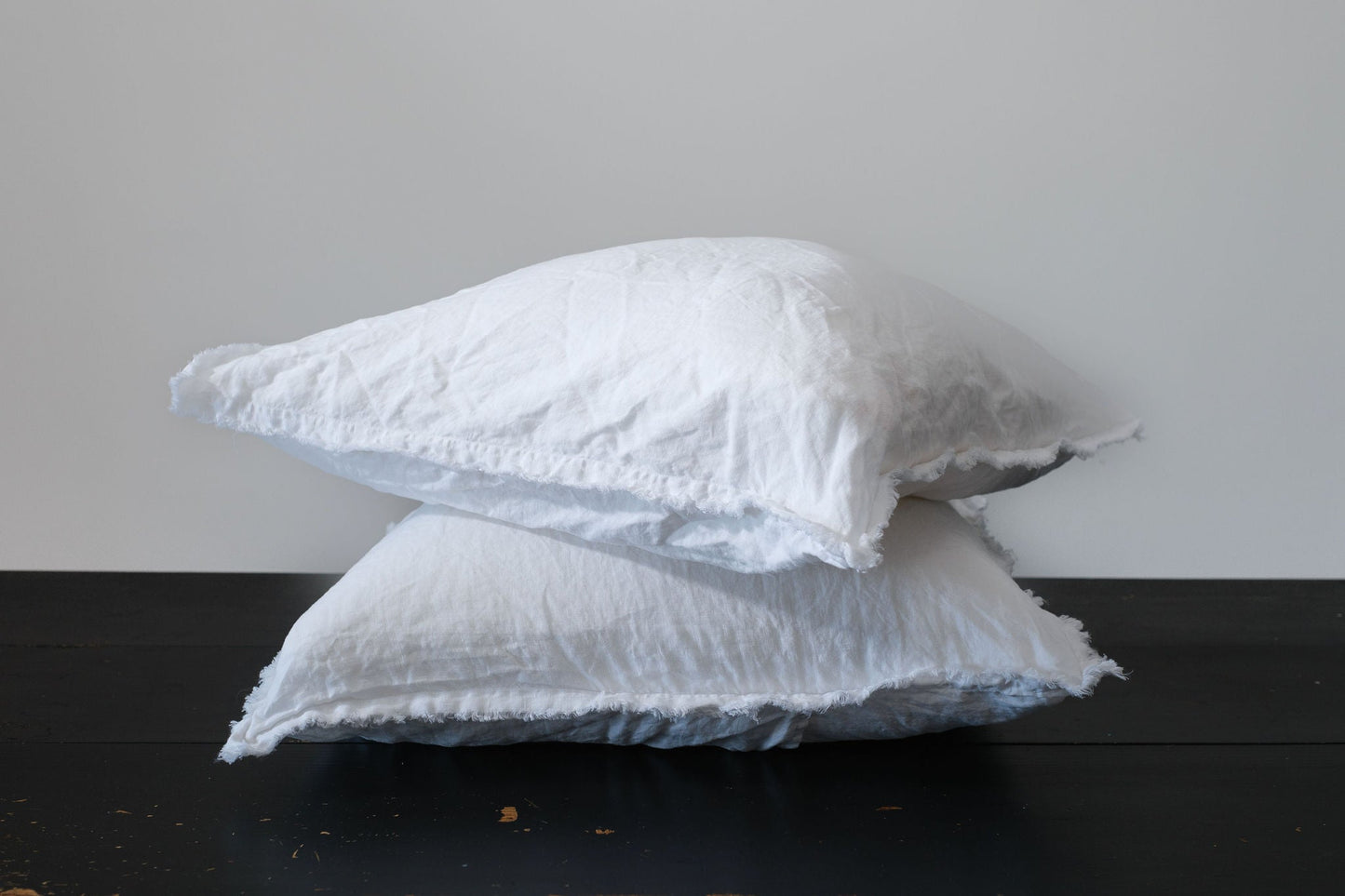 PAIRE DE TAIES D'OREILLER EN LIN EUROPÉEN EFFILOCHÉ À LA MAIN - BLANC D'HIVER 