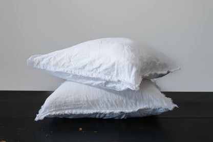 PAIRE DE TAIES D'OREILLER EN LIN EUROPÉEN EFFILOCHÉ À LA MAIN - BLANC D'HIVER 