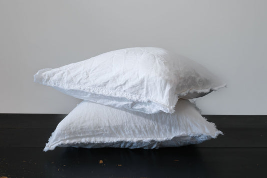 PAIRE DE TAIES D'OREILLER EN LIN EUROPÉEN EFFILOCHÉ À LA MAIN - BLANC D'HIVER 