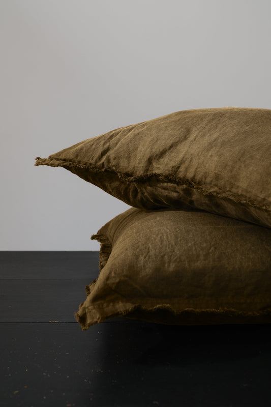 PAIRE DE TAIES D'OREILLER EN LIN EUROPÉEN EFFILOCHÉ À LA MAIN - OLIVE