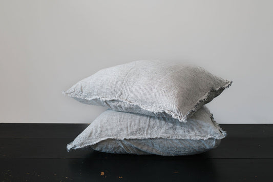 PAIRE DE TAIES D'OREILLER EN LIN EUROPÉEN EFFILOCHÉ À LA MAIN - RAYURES À L'ENCRE