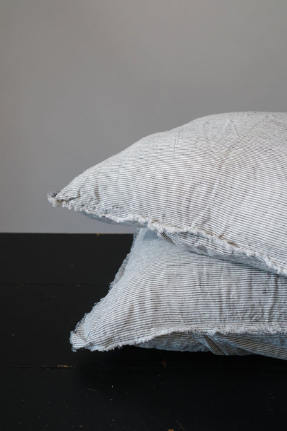 PAIRE DE TAIES D'OREILLER EN LIN EUROPÉEN EFFILOCHÉ À LA MAIN - RAYURES À L'ENCRE