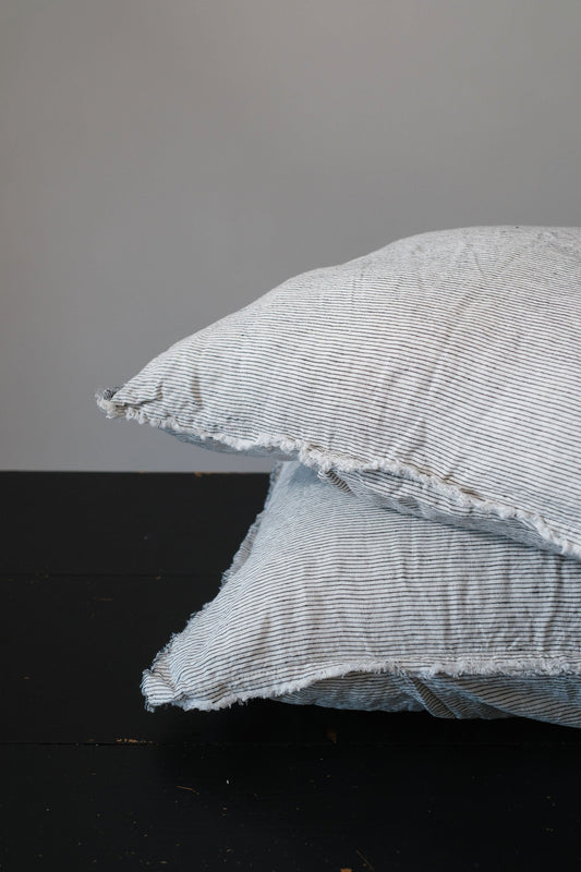 PAIRE DE TAIES D'OREILLER EN LIN EUROPÉEN EFFILOCHÉ À LA MAIN - RAYURES À L'ENCRE