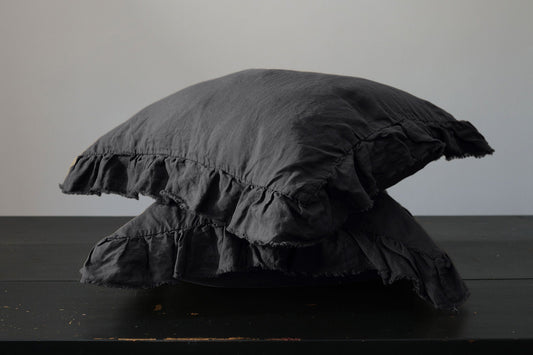 PAIRE DE TAIES D'OREILLER EN LIN EUROPÉEN À VOLANTS - GRIS ANGLAIS FONCÉ