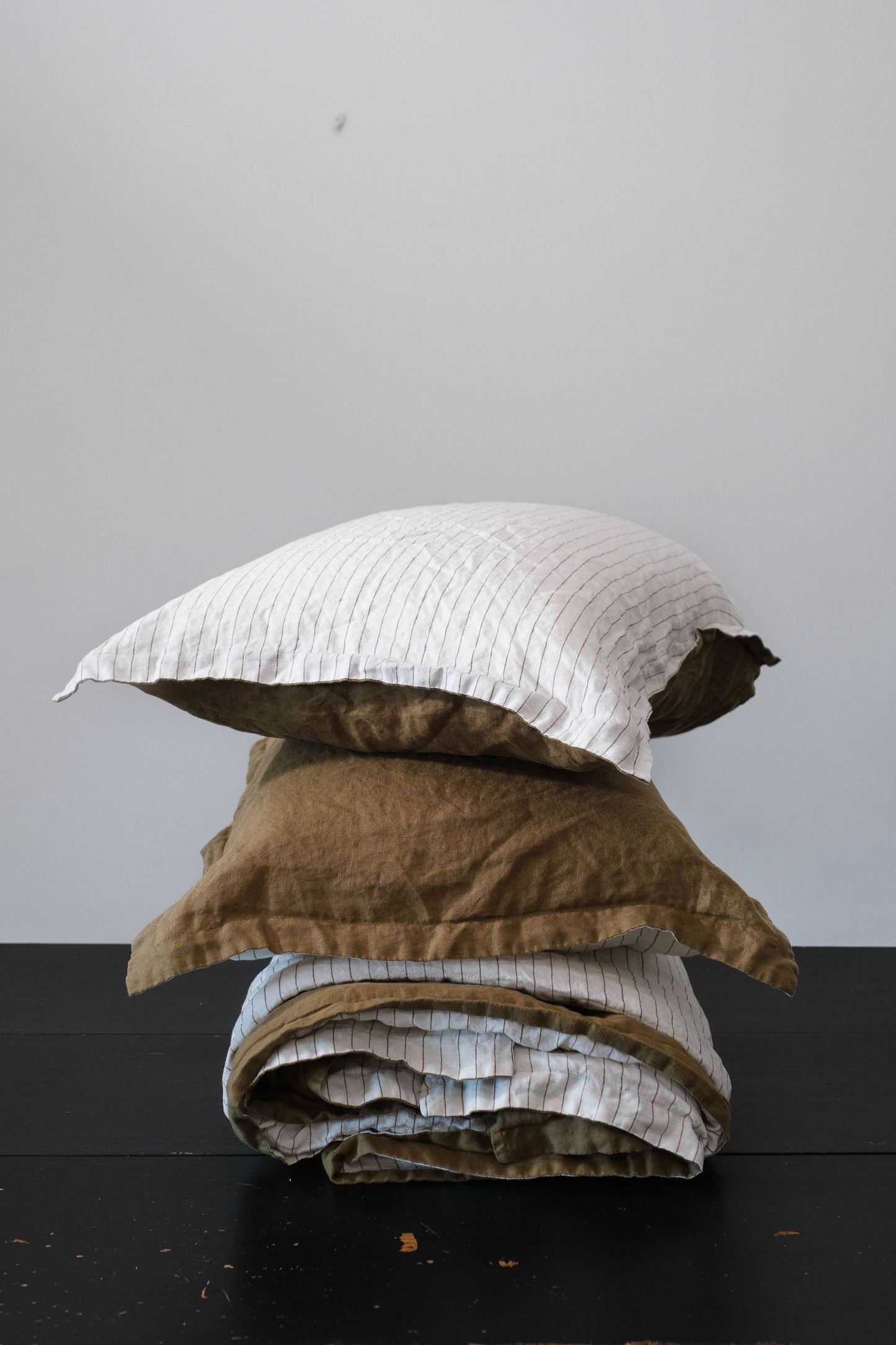 ENSEMBLE HOUSSE DE COUETTE - OLIVE + OLIVE À RAYURES RÉVERSIBLES