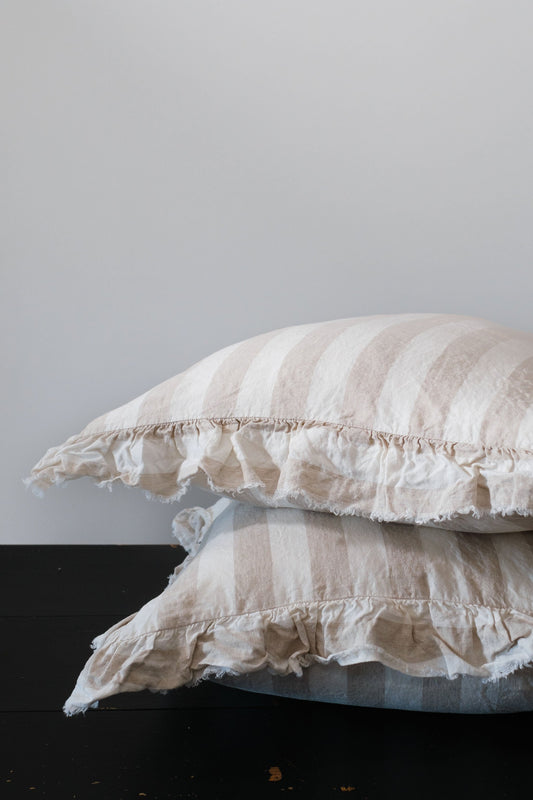 PAIRE DE TAIES D'OREILLER EN LIN EUROPÉEN À VOLANTS - LARGES RAYURES NATURELLES