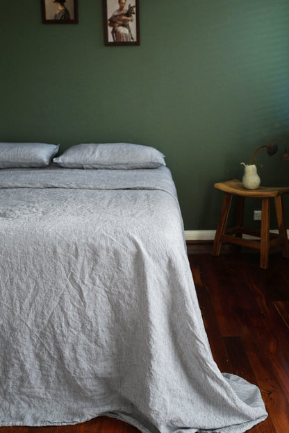 ENSEMBLE DE DRAPS EN LIN AVEC TAIES D'OREILLER - RAYURES À L'ENCRE 