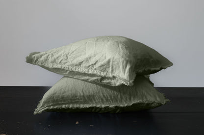 PAIRE DE TAIES D'OREILLER EN LIN EUROPÉEN EFFILOCHÉ À LA MAIN - SAUGE 