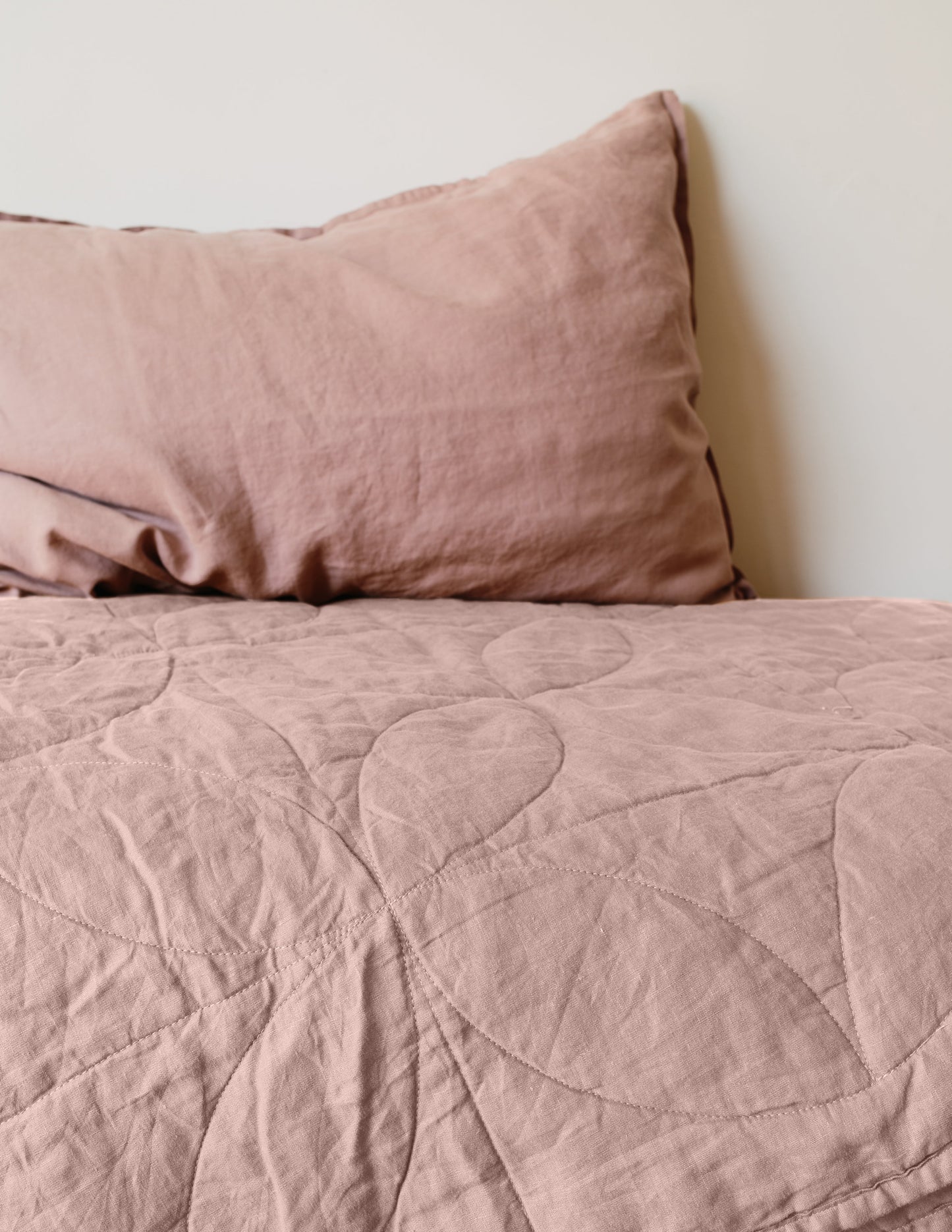 CIRCLE STITCHED FLAX LINEN BLANKET - DUSKY ROSE